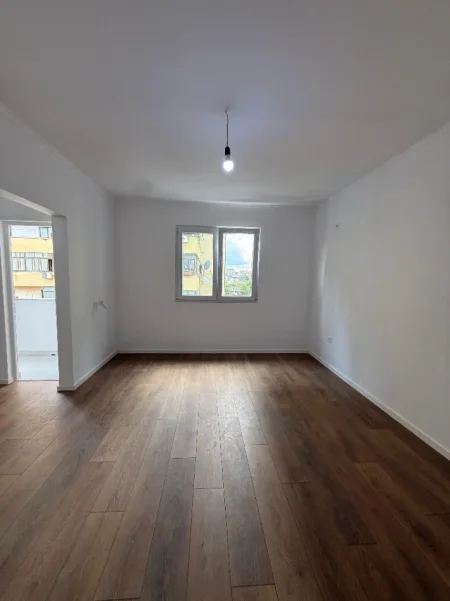 Tirane, shitet apartament 1+1+Ballkon Kati 5, 54 m² 98.000 € (Porcelan, prane UET)