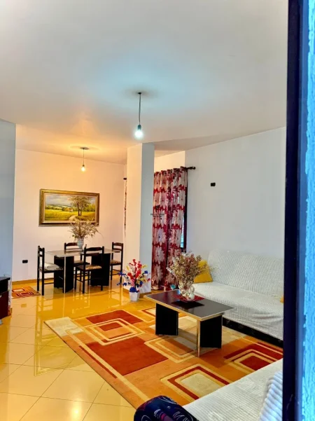 Tirane, jepet me qera apartament 1+1 Kati 3, 70 m² 450 € (21 DHJETORI)