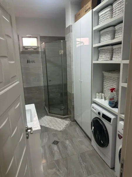 Tirane, jepet me qera apartament 2+1+Ballkon Kati 4, 90 m² 700 € 