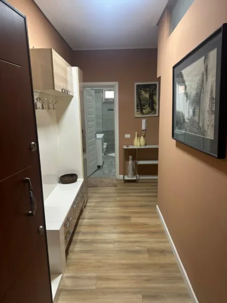 Tirane, jepet me qera apartament 2+1+Ballkon Kati 4, 90 m² 700 € 