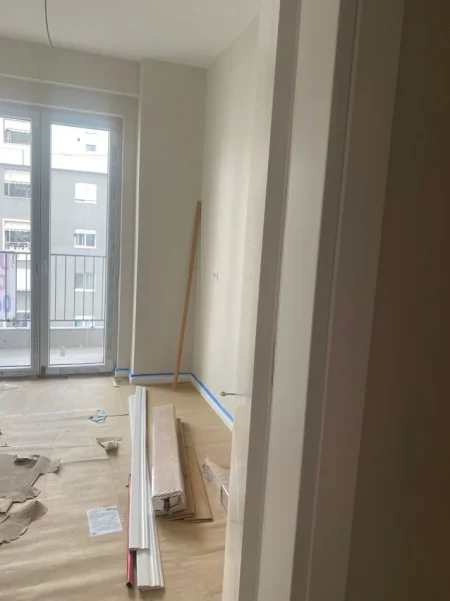 Tirane, jepet me qera zyre Kati 5, 100 m² 1.000 € (KOMUNA E PARISIT)