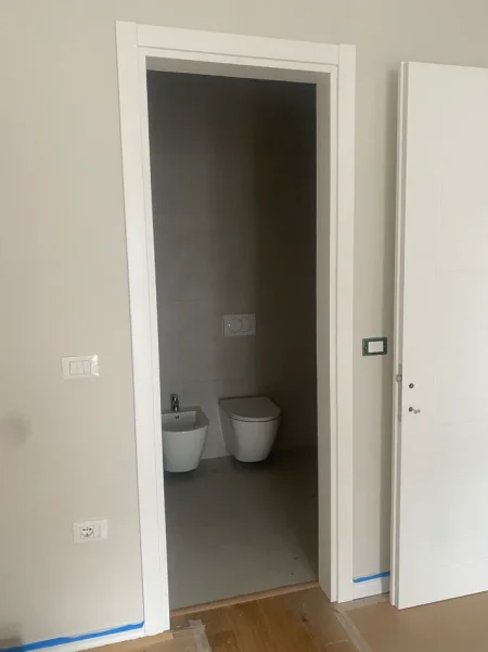 Tirane, jepet me qera zyre Kati 5, 100 m² 1.000 € (KOMUNA E PARISIT)
