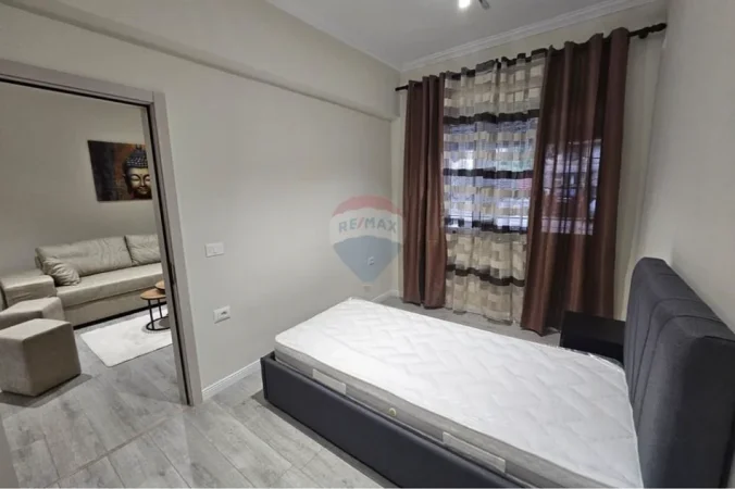 Tirane, jepet me qera apartament 2+1 Kati 1, 85 m² 850 € (Garda)