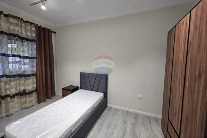 Tirane, jepet me qera apartament 2+1 Kati 1, 85 m² 850 € (Garda)