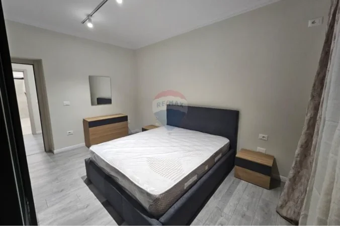 Tirane, jepet me qera apartament 2+1 Kati 1, 85 m² 850 € (Garda)