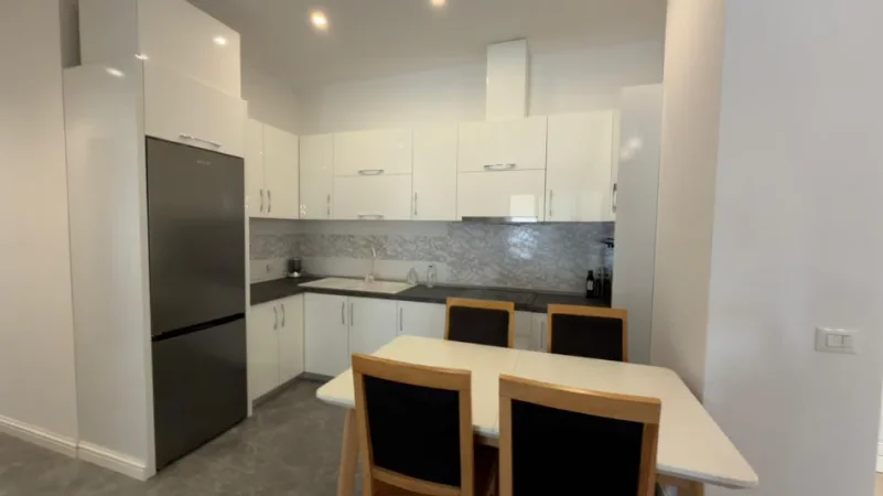 Tirane, jepet me qera apartament 2+1 Kati 5, 116 m² 1.400 € (kompleksi delijorgji)