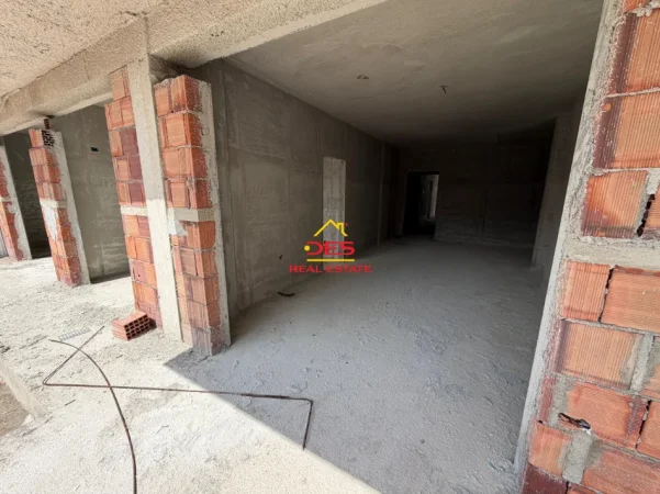 Vlore, shitet apartament 2+1+Ballkon Kati 4, 94 m² (Orikum)