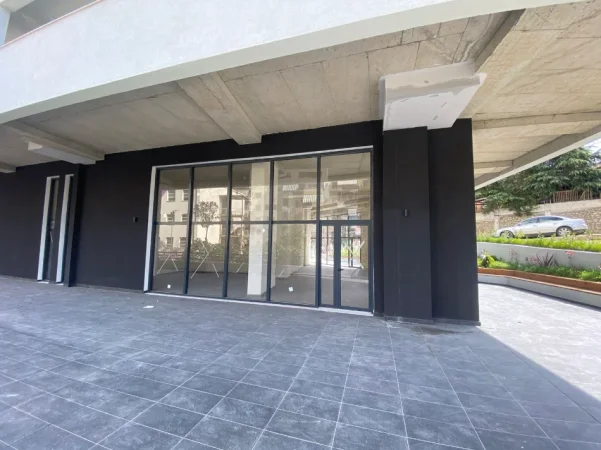 Tirane, jepet me qera ambjent biznesi Kati 0, 130 m² 1.800 € (Rruga Metush Luli)