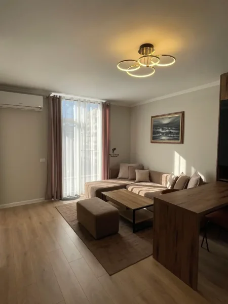 Tirane, jepet me qera apartament 1+1 Kati 4, 77 m² 520 € (YZBERISHT)