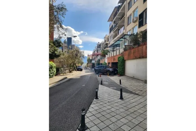 Tirane, jepet me qera apartament 1+1+Ballkon Kati 3, 88 m² 600 € (Kodra e Diellit 1)