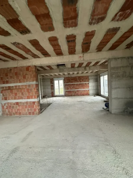 Tirane, shitet Vile 2 Katshe Kati 0, 1.100.000 € (TEG)