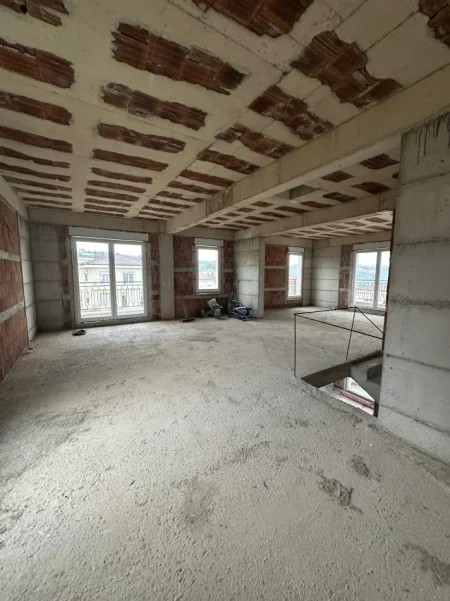 Tirane, shitet Vile 2 Katshe Kati 0, 1.100.000 € (TEG)