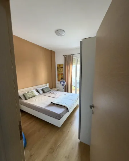 Tirane, shitet apartament 1+1+Aneks+Ballkon Kati 4, 68 m² 129.000 € (liqeni artificial)
