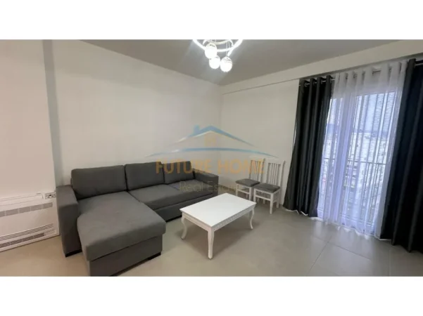 Tirane, jepet me qera apartament 1+1+Ballkon Kati 5, 75 m² 450 € (unaza e re)