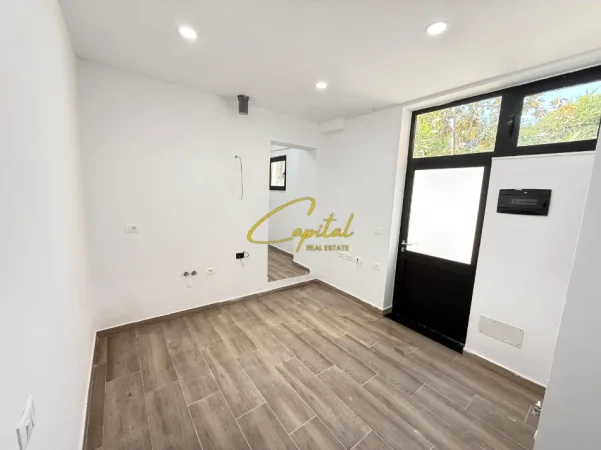 Tirane, jepet me qera zyre Kati 1, 60 m² 1.000 € (ALI DEMI)