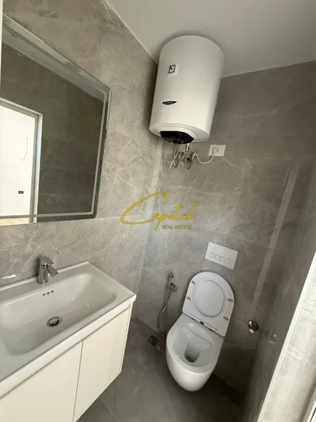 Tirane, jepet me qera zyre Kati 1, 60 m² 1.000 € (ALI DEMI)
