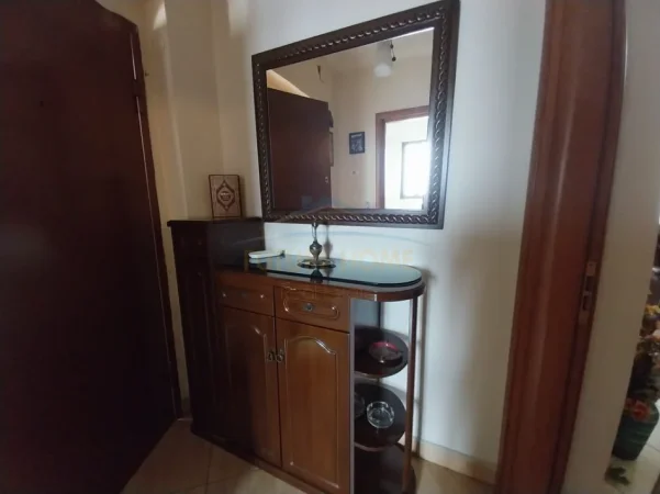 Tirane, jepet me qera apartament 1+1 Kati 5, 50 m² 400 € (SIRI KODRA)