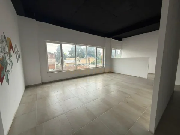 Tirane, jepet me qera ambjent biznesi Kati 1, 116 m² 800 € (Rruga e Dibres)