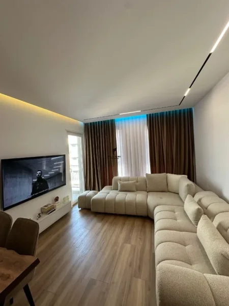 Tirane, shitet apartament 2+1 Kati 8, 97 m² 145.000 € (UNIVERS CITY)