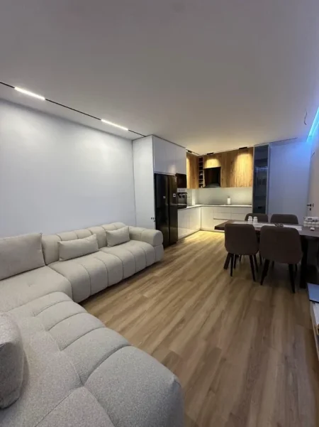Tirane, shitet apartament 2+1 Kati 8, 97 m² 145.000 € (UNIVERS CITY)