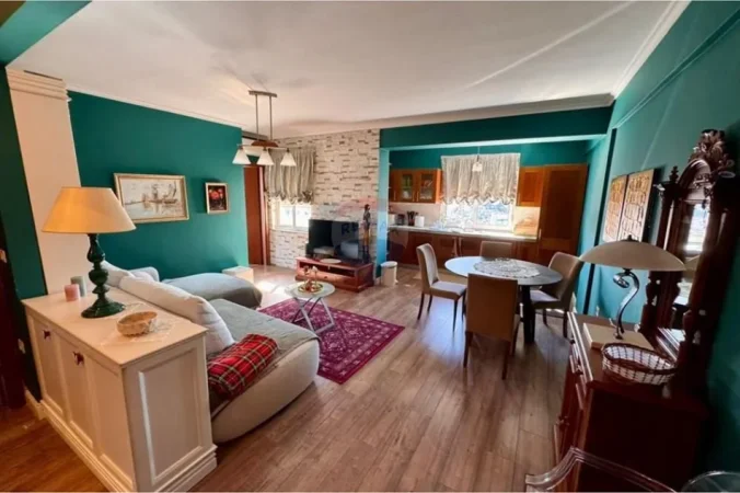 Tirane, jepet me qera apartament 2+1+Ballkon Kati 9, 93 m² 800 € (Blloku i Ambasadave)