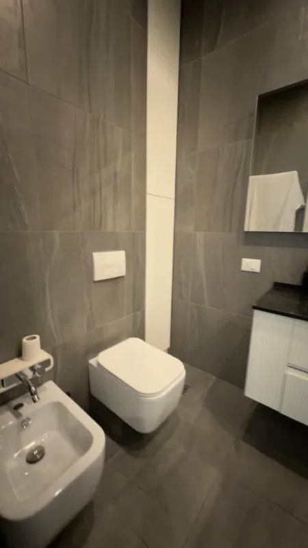 Tirane, jepet me qera apartament 2+1 Kati 5, 116 m² 1.400 € 