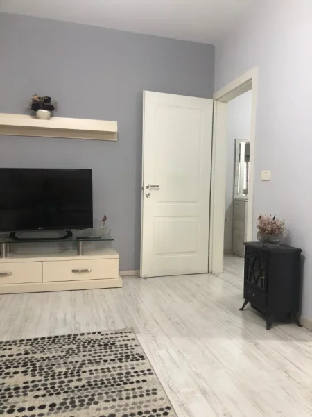 Tirane, jepet me qera apartament 1+1 Kati 5, 60 m² 450 € (ali demi)