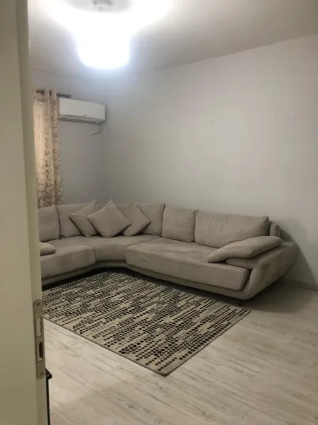 Tirane, jepet me qera apartament 1+1 Kati 5, 60 m² 450 € (ali demi)