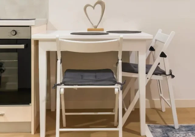 Tirane, jepet me qera apartament 1+1 Kati 2, 50 m² 650 € (RING CENTER)