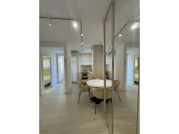 Tirane, jepet me qera apartament 1+1 Kati 1, 55 m² 550 € (Komuna e Parisit)