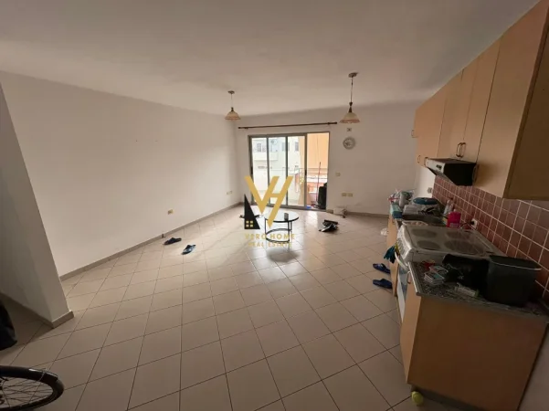 Tirane, jepet me qera apartament 2+1+Ballkon Kati 6, 104 m² 470 € (KOMUNA E PARISIT)
