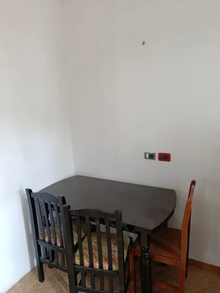 Tirane, jepet me qera apartament 2+1 Kati 2, 75 m² 400 € (QSUT)