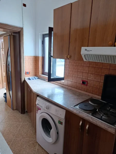 Tirane, jepet me qera apartament 2+1 Kati 2, 75 m² 400 € (QSUT)