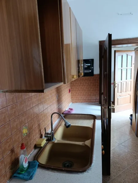 Tirane, jepet me qera apartament 2+1 Kati 2, 75 m² 400 € (QSUT)