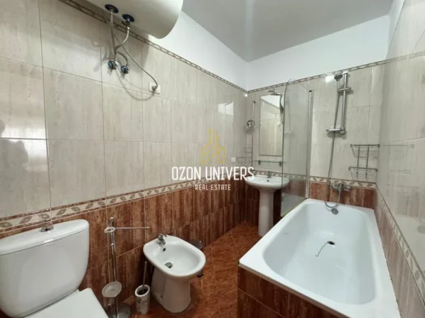 Tirane, jepet me qera apartament 2+1+Ballkon Kati 6, 110 m² 900 € (Bllok, pranë Juridikut)