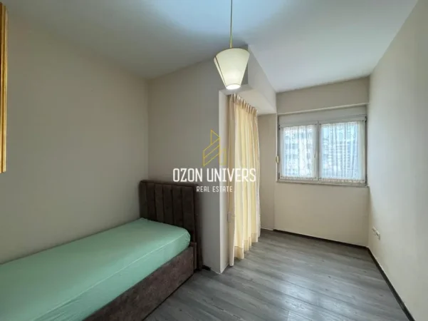 Tirane, jepet me qera apartament 2+1+Ballkon Kati 6, 110 m² 900 € (Bllok, pranë Juridikut)