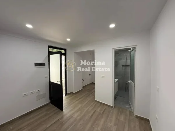 Tirane, jepet me qera ambjent biznesi Kati 0, 60 m² 1.000 € (Tregu Elektrik)