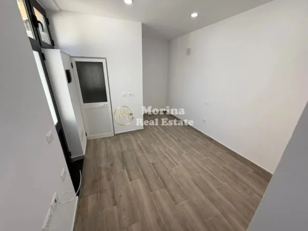 Tirane, jepet me qera ambjent biznesi Kati 0, 60 m² 1.000 € (Tregu Elektrik)