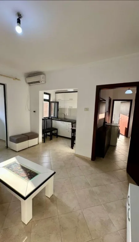 Tirane, jepet me qera apartament 1+1+Ballkon Kati 5, 70 m² 400 mije leke