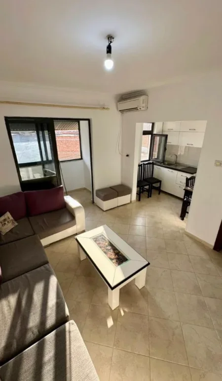 Tirane, jepet me qera apartament 1+1+Ballkon Kati 5, 70 m² 400 mije leke