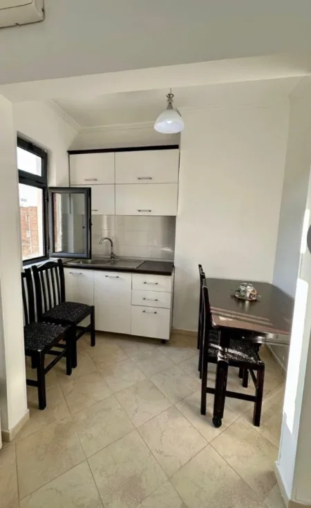 Tirane, jepet me qera apartament 1+1+Ballkon Kati 5, 70 m² 400 mije leke