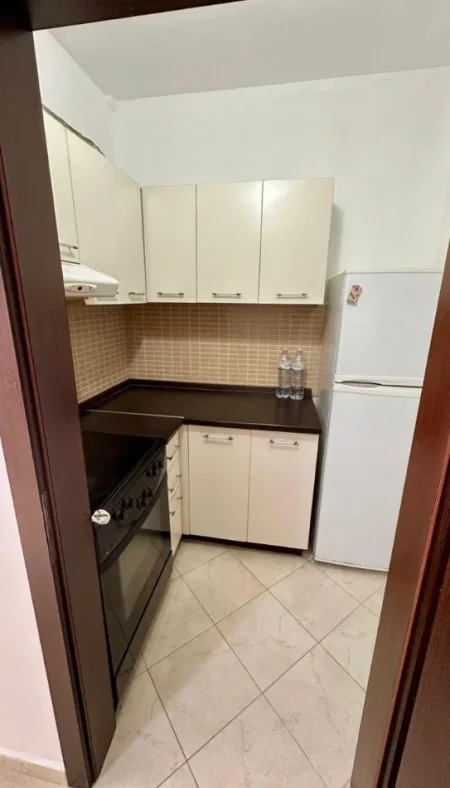 Tirane, jepet me qera apartament 1+1+Ballkon Kati 5, 70 m² 400 mije leke