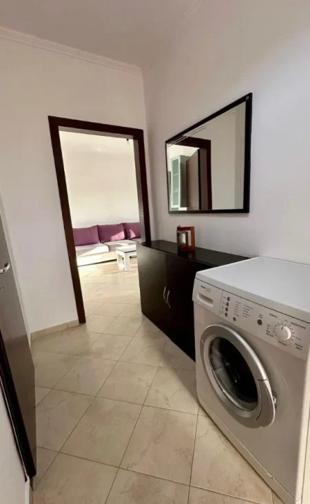 Tirane, jepet me qera apartament 1+1+Ballkon Kati 5, 70 m² 400 mije leke