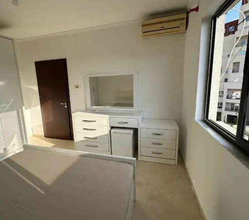 Tirane, jepet me qera apartament 1+1+Ballkon Kati 5, 70 m² 400 mije leke