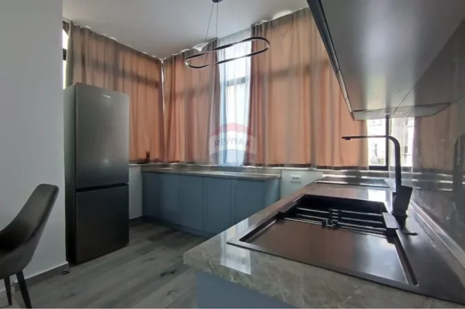 Tirane, jepet me qera apartament 1+1+Ballkon Kati 2, 70 m² 650 € (Rruga Fortuzi)