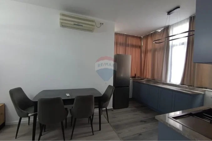 Tirane, jepet me qera apartament 1+1+Ballkon Kati 2, 70 m² 650 € (Rruga Fortuzi)