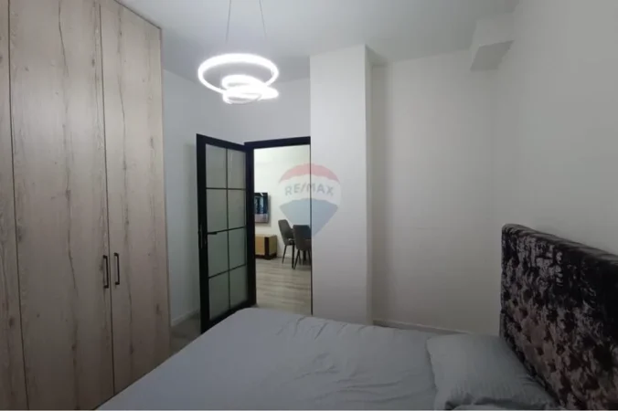 Tirane, jepet me qera apartament 1+1+Ballkon Kati 2, 70 m² 650 € (Rruga Fortuzi)