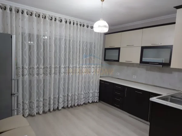 Tirane, shes apartament 2+1+Ballkon Kati 4, 108 m² 195.000 € (5 maj)