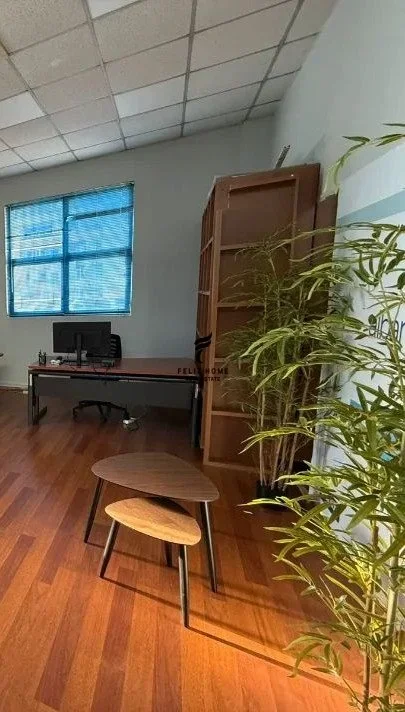 Tirane, jepet me qera zyre Kati 3, 51 m² 600 € (SHESHI WILLSON)