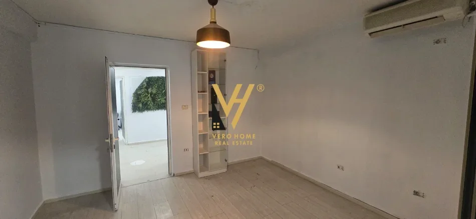 Tirane, jepet me qera zyre Kati 1, 120 m² 850 € (SHESHI WILLSON)